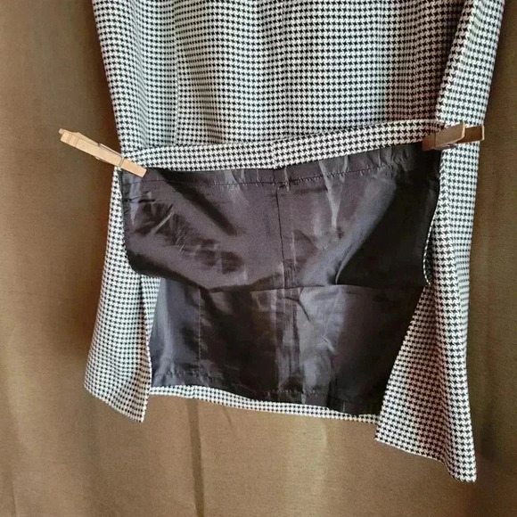 Black & White patterned Pencil Skirt  with Belt Lined - Picture 7 of 7